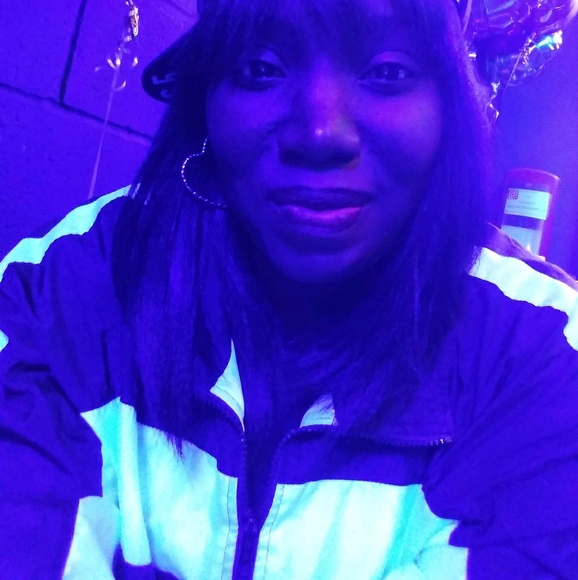 Meet your Posher, Whitney - Picture 1 of 1